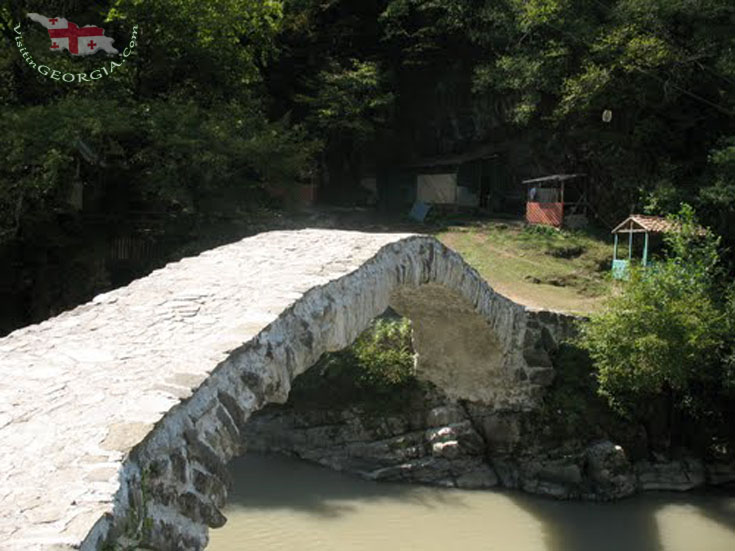 Falls and Makhuntseti Bridge 
