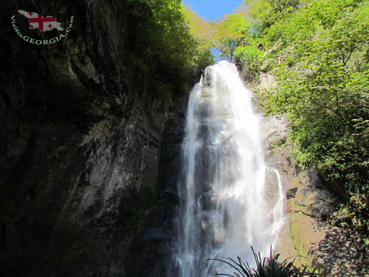 Falls and Makhuntseti Bridge 