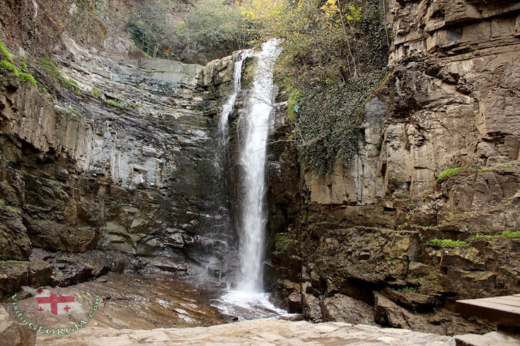 Falls and Makhuntseti Bridge 