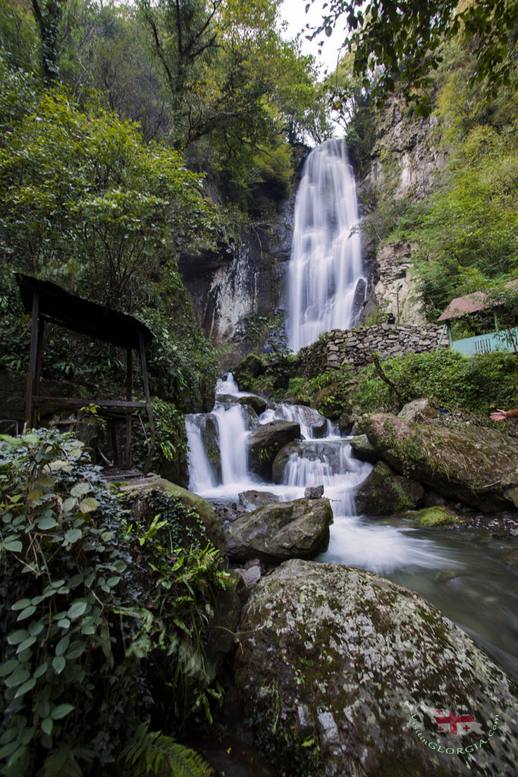 Falls and Makhuntseti Bridge 