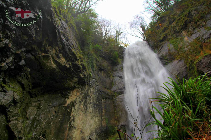 Falls and Makhuntseti Bridge 