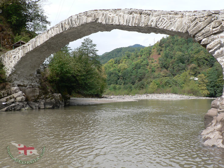 Водопад и мост Mахунцети – Аджара